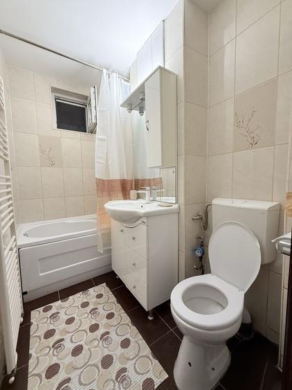 Apartament cu 3 camere decomandat în Cornișa
