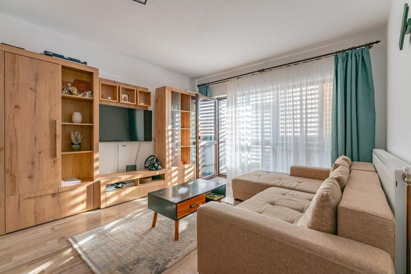 Apartament cu 3 camere decomandat, mobilat în Sânpetru