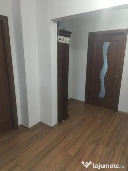 Apartament cu 4 camere decomandat, mobilat în 1 Mai