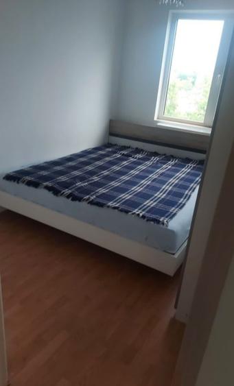 Apartament cu 3 camere semidecomandat în Rahova