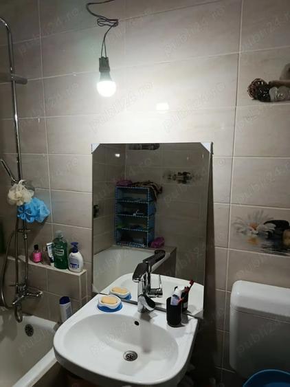 Apartament cu 3 camere semidecomandat în Militari