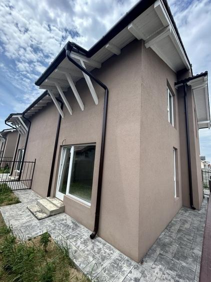 Duplex cu 3 camere cu Canalizare în Rudicica