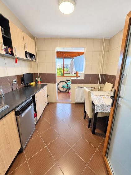 Apartament cu 3 camere decomandat în Dristor