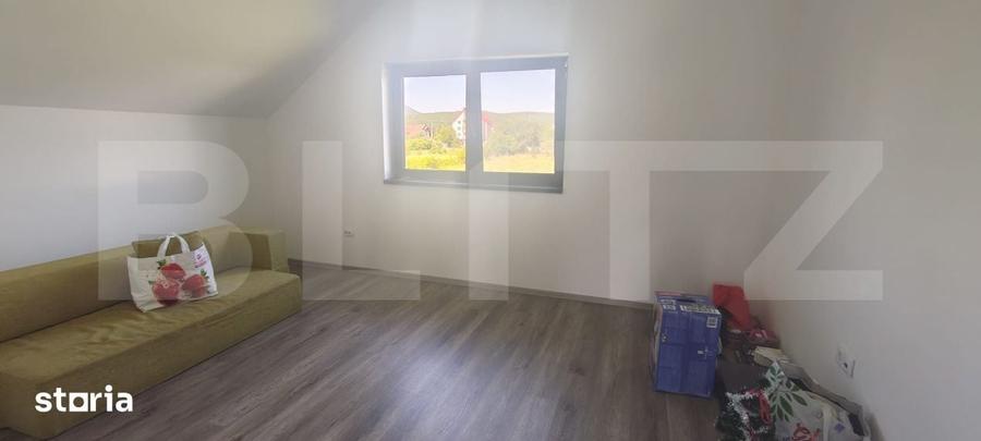 Casă cu 5 camere decomandat cu Teren 1000 Mp în Vânători