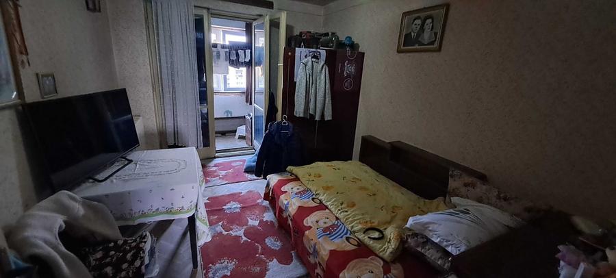 Apartament cu 3 camere semidecomandat în Baba Novac