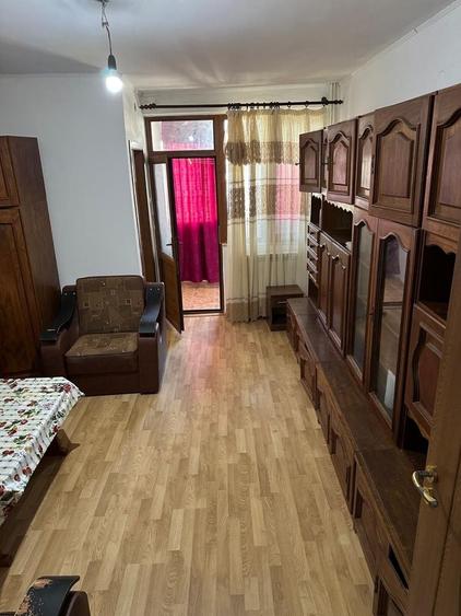 Garsonieră decomandată în Piața Nouă