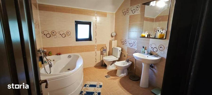 Apartament cu 5 camere în Ciurea