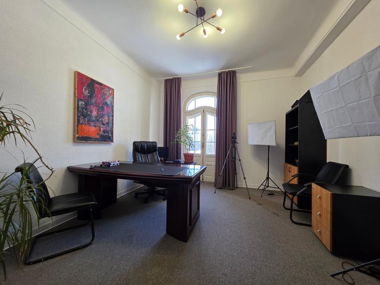 Apartament cu 5 camere decomandat în Calea Victoriei