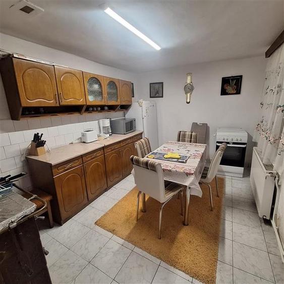 Casă individuală cu 4 camere cu Canalizare în Exterior Est