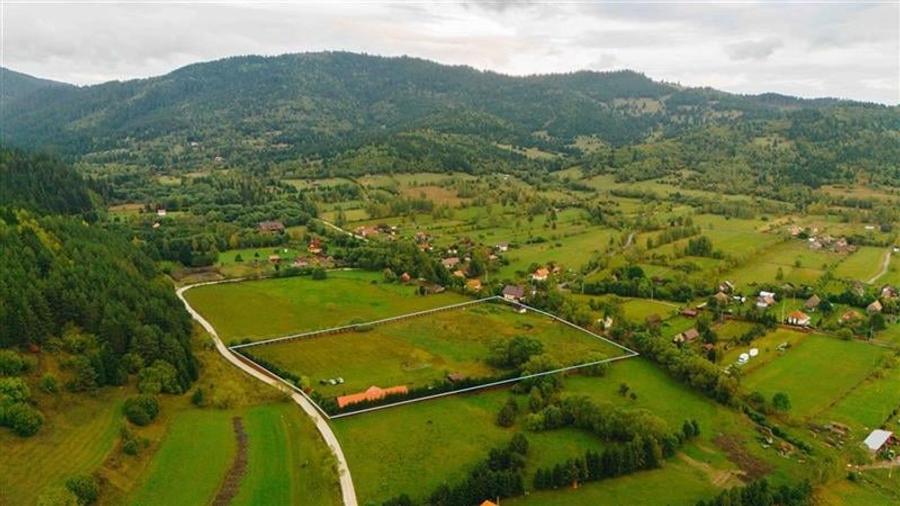 Casă individuală cu 12 camere cu Teren 19841 Mp în Valea Strâmbă