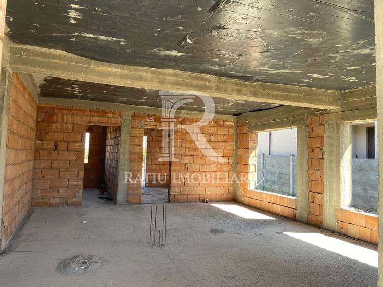 Casă individuală cu 4 camere cu Canalizare în Centura