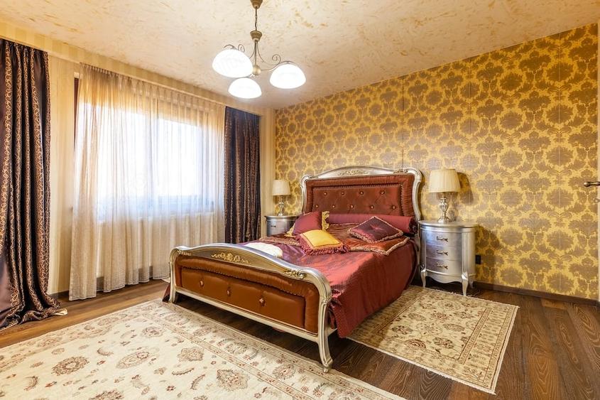 Apartament cu 6 camere decomandat în Clăbucet
