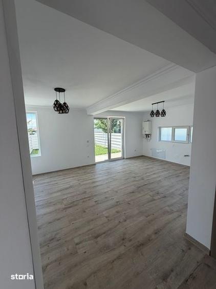 Casă cu 4 camere cu Teren 100 Mp în Central
