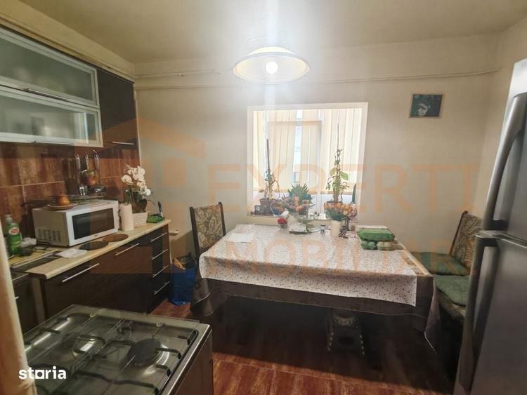 Apartament cu 3 camere decomandat în Casa de Cultură