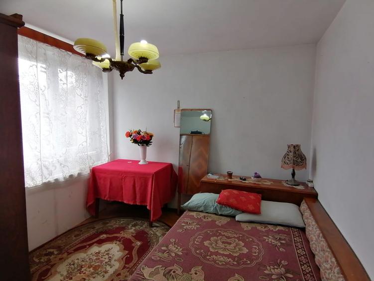 Apartament cu 3 camere semidecomandat în Titan
