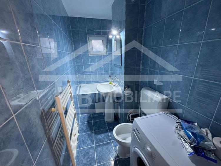 Apartament cu 3 camere semidecomandat în 7 Noiembrie