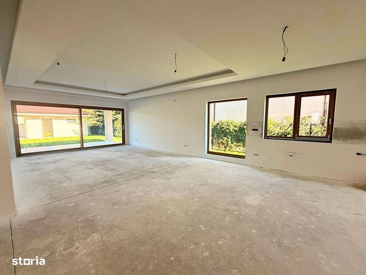 Casă cu 4 camere decomandat în Mogoșoaia