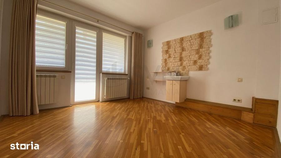 Casă cu 10 camere cu Teren 250 Mp în Herăstrău