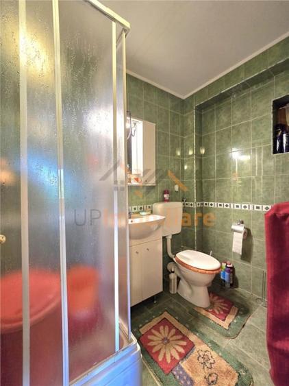 Casă cu 6 camere cu Teren 1761 Mp în Izlaz