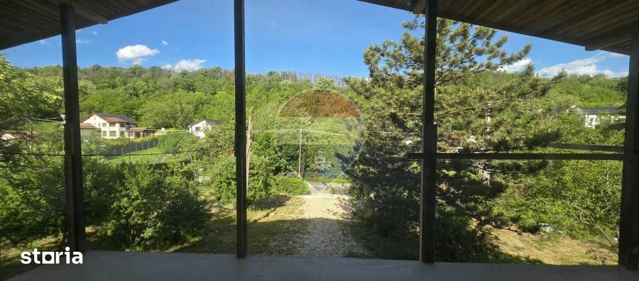 Casă cu 5 camere cu Teren 3400 Mp în Răzvad