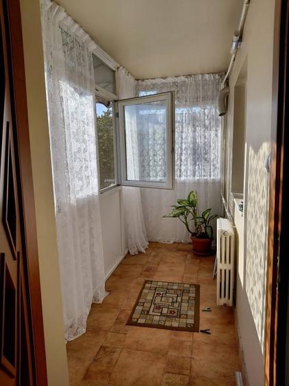 Apartament cu 3 camere decomandat, mobilat în Craiovița Nouă