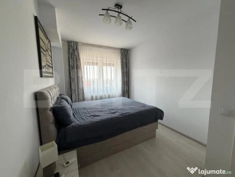 Apartament cu 4 camere semidecomandat în Tractorul