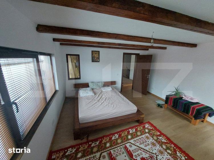 Casă cu 8 camere cu Teren 900 Mp în Săcele