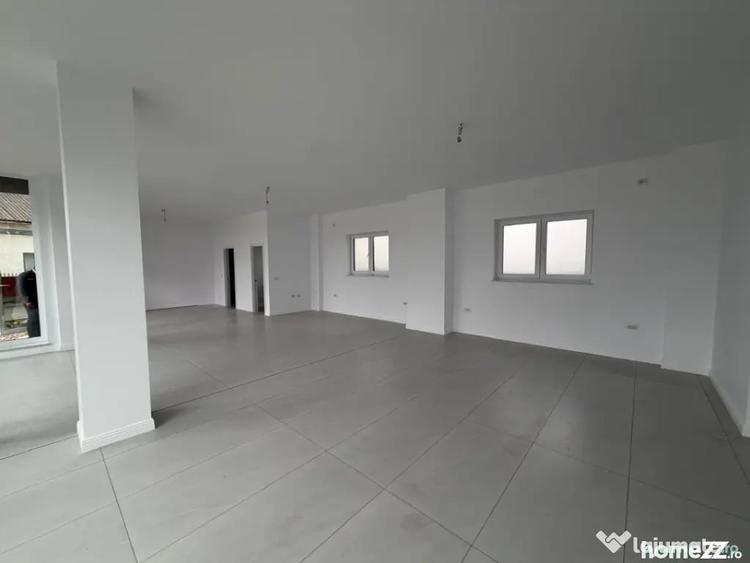 Spațiu comercial, de 90 mp, în Central