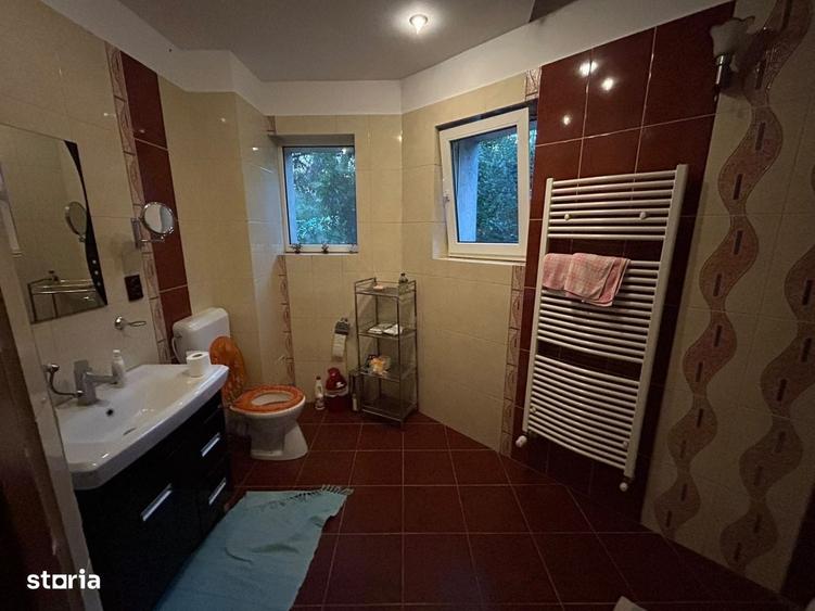 Casă cu 4 camere în Central