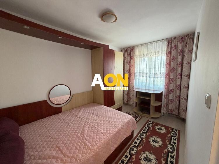 Apartament cu 3 camere semidecomandat, mobilat în Cetate