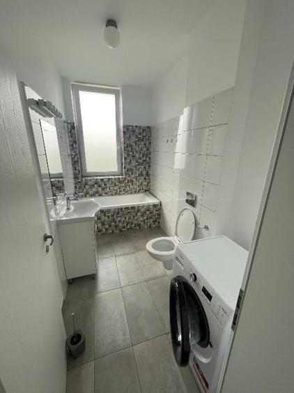 Apartament cu 3 camere decomandat, mobilat în Lipovei