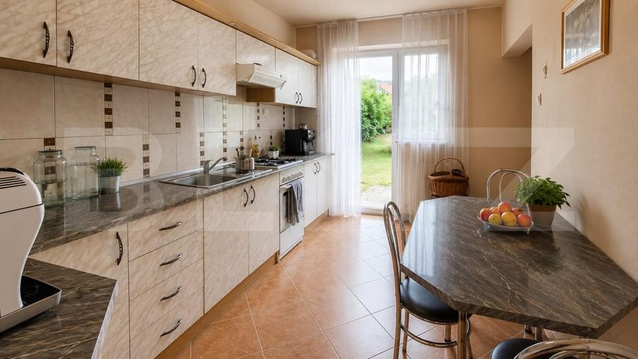 Casă individuală cu 5 camere cu Canalizare în Est