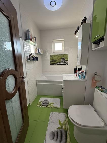 Apartament cu 3 camere decomandat în Turnișor