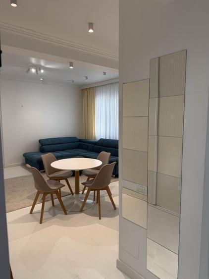 Apartament cu 2 camere decomandat, mobilat în Regie