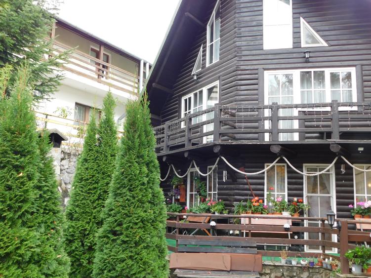 Casă cu 7 camere cu Teren 237 Mp în Zamora
