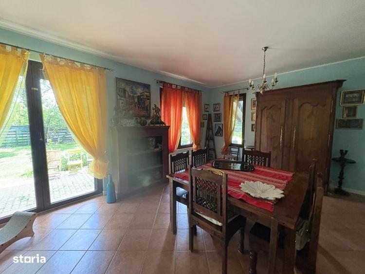 Casă cu 4 camere în Ostratu