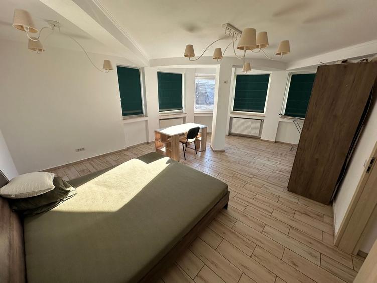 Apartament cu 4 camere decomandat în P-ța Unirii