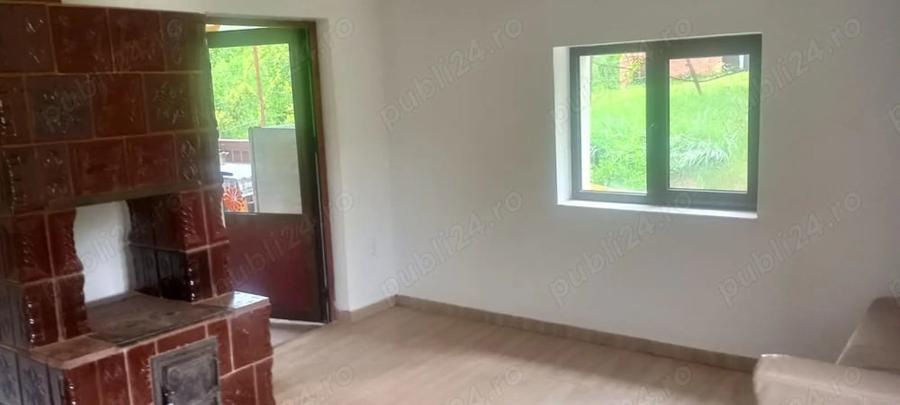 Casă cu 2 camere cu Teren 8000 Mp în Barbura