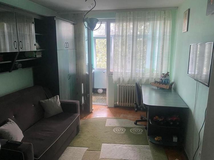 Apartament cu 3 camere decomandat în Tinca