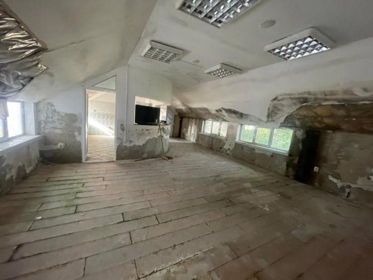 Casă cu 5 camere cu Teren 284 Mp în Central