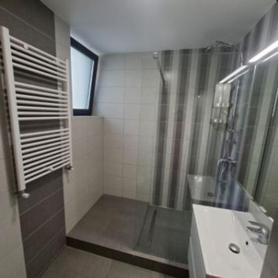 Apartament cu 2 camere semidecomandat, mobilat în Titan
