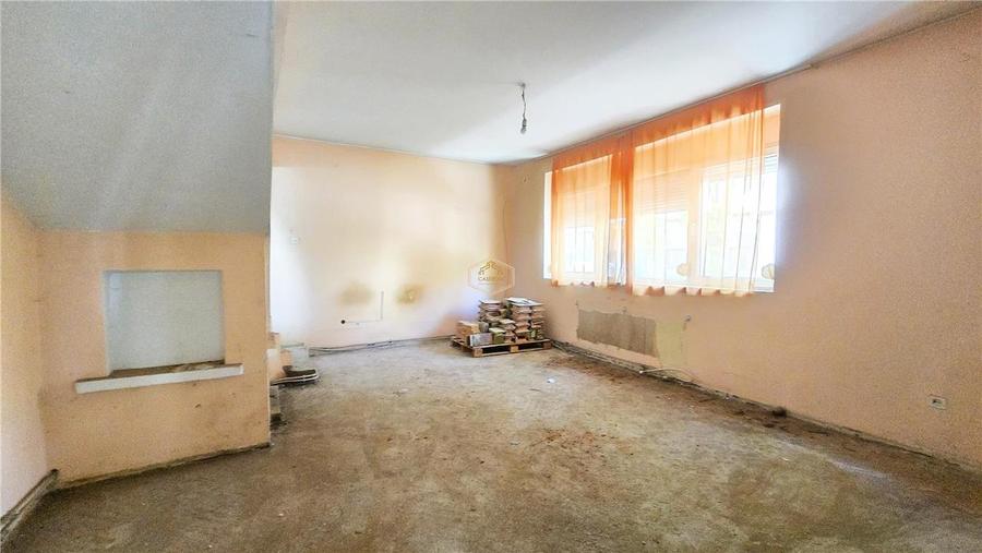 Casă cu 3 camere cu Canalizare în Central