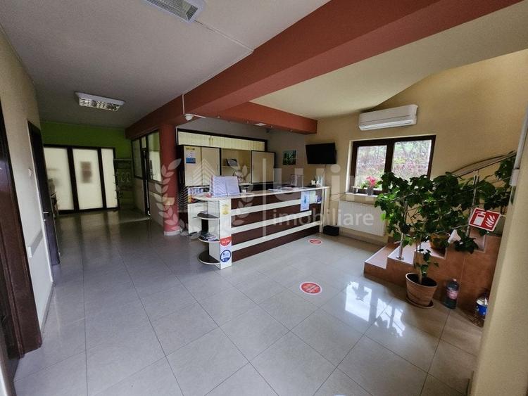 Casă individuală cu 10 camere cu Canalizare în Zorilor