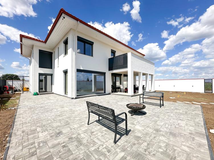 Casă individuală cu 5 camere cu Teren 547 Mp în Balotești