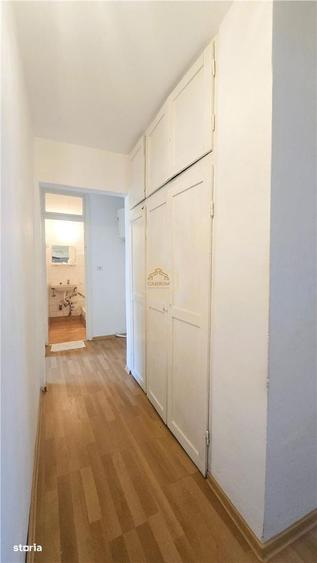 Apartament cu 4 camere decomandat în Micro 16