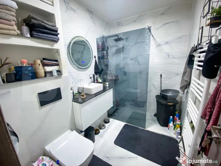 Apartament cu 3 camere semidecomandat, mobilat în Cornitoiu
