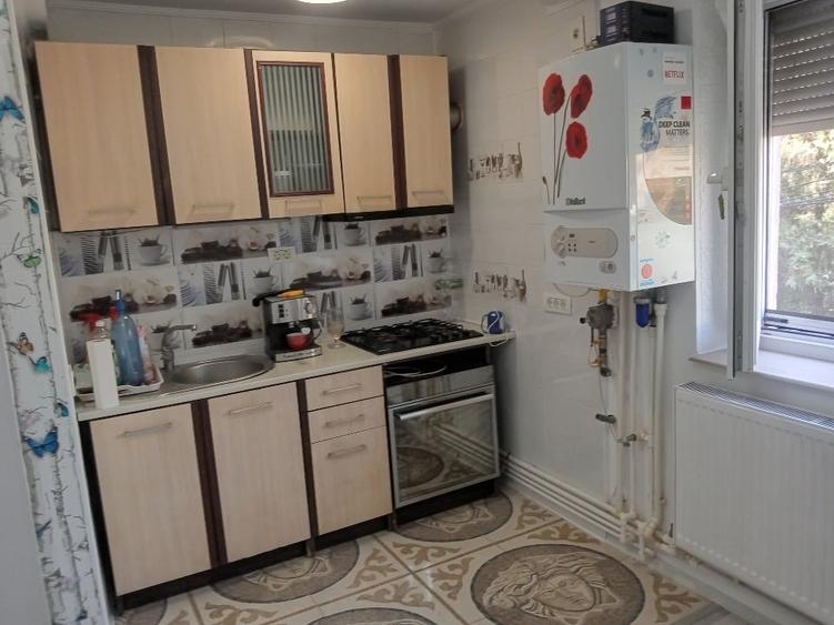 Apartament cu 2 camere semidecomandat, mobilat în Central