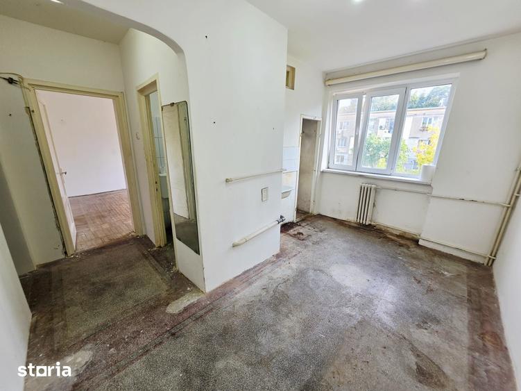 Garsonieră decomandată în Sud