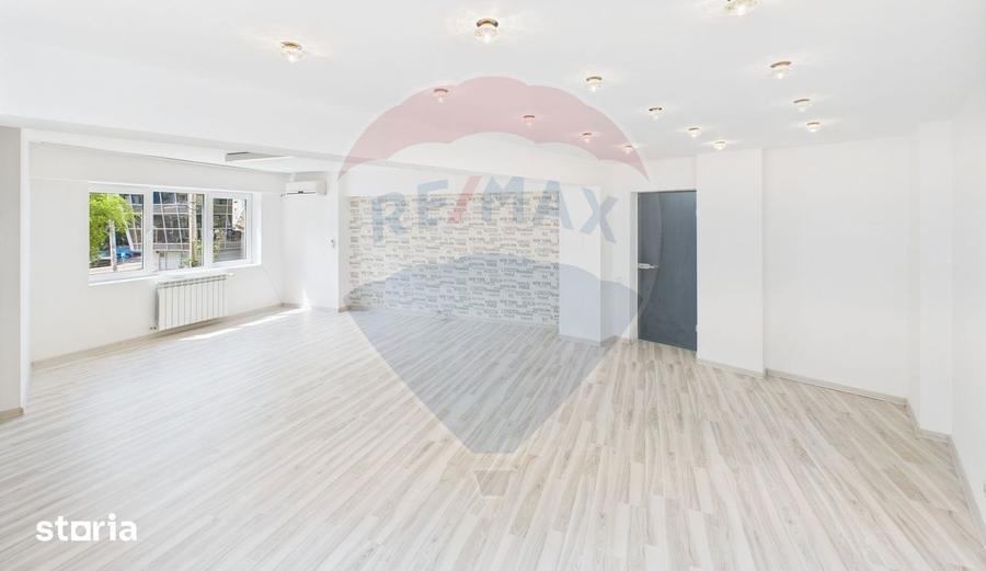 Apartament cu 5 camere în Tineretului