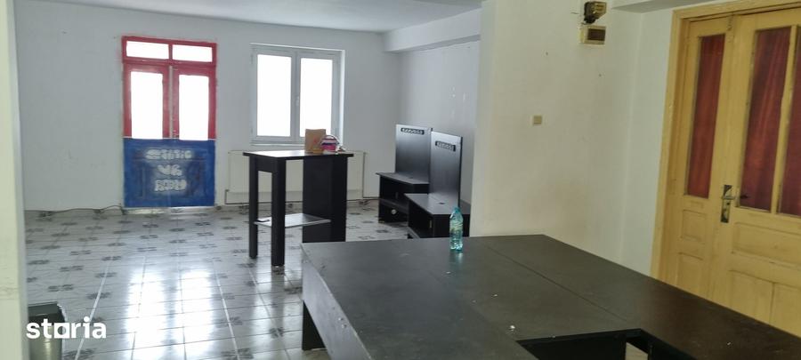 Spațiu comercial, de 900 mp, în Central